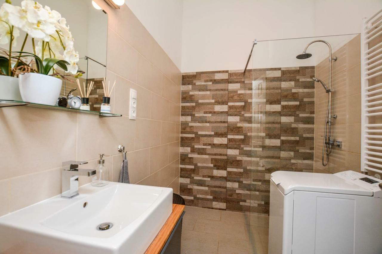 Timeless Apartment With Free Private Parking 布达佩斯 外观 照片